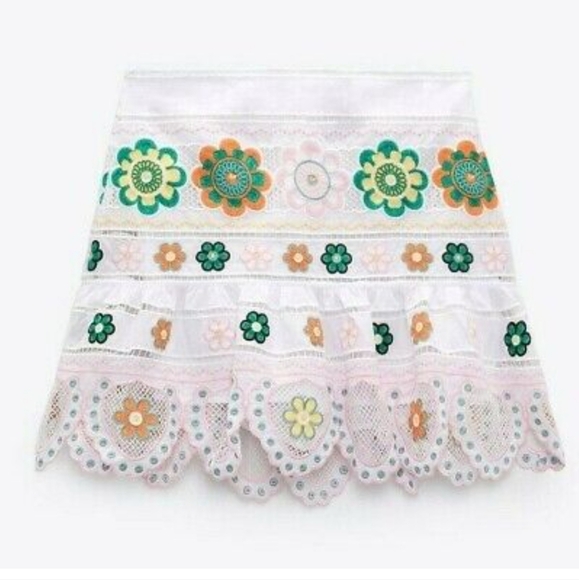ZARA White Floral Crochet Embroidered Skort - Picture 3 of 13